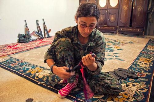 战火中的女神,无畏青春的英勇篇章